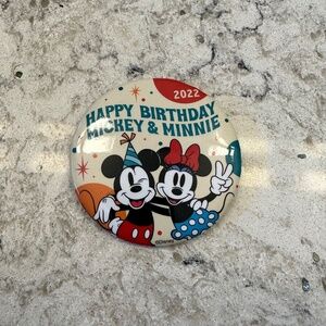 2022‎ Disney Happy Birthday Button